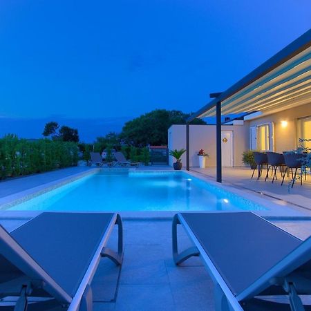 Holiday Home Elegant Vrh  外观 照片