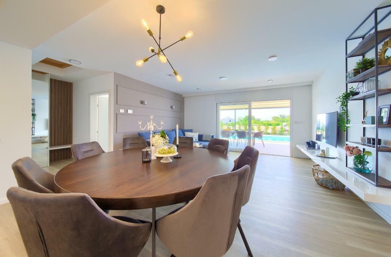 Holiday Home Elegant Vrh  外观 照片