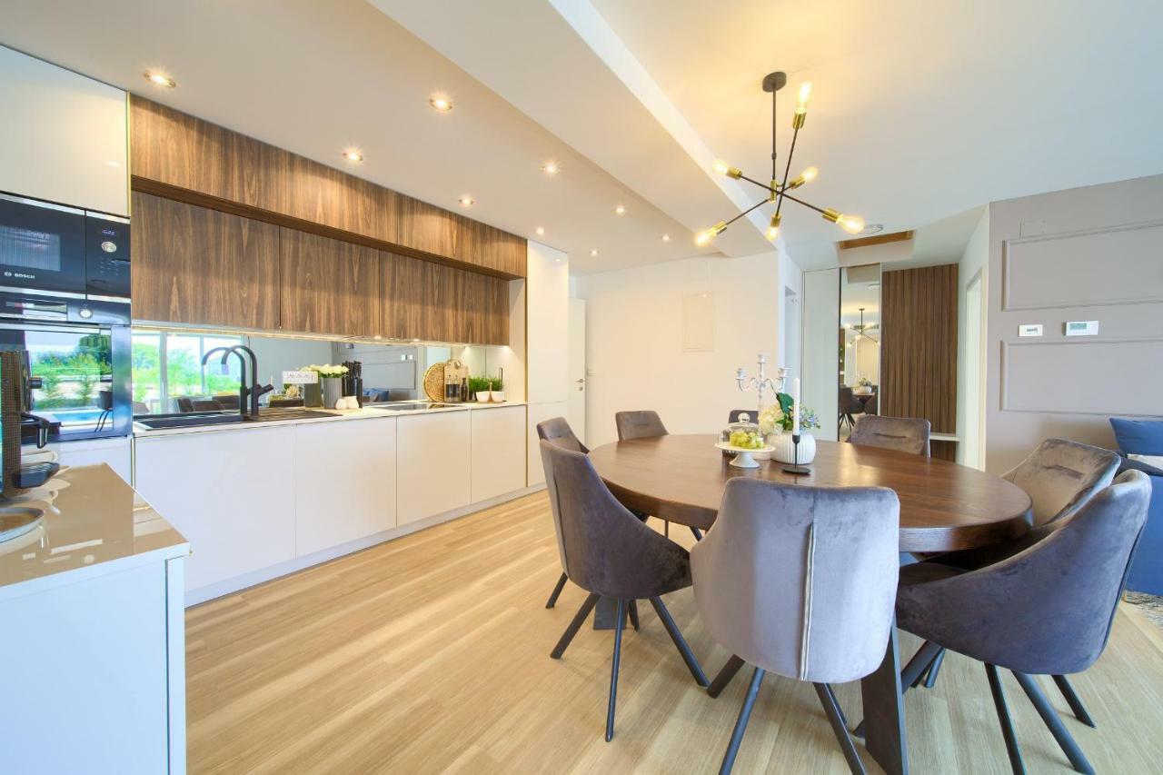 Holiday Home Elegant Vrh  外观 照片