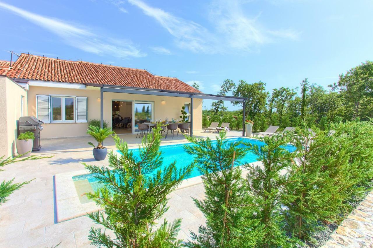 Holiday Home Elegant Vrh  外观 照片