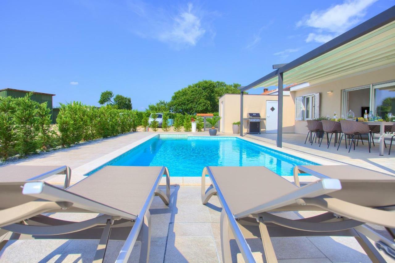 Holiday Home Elegant Vrh  外观 照片