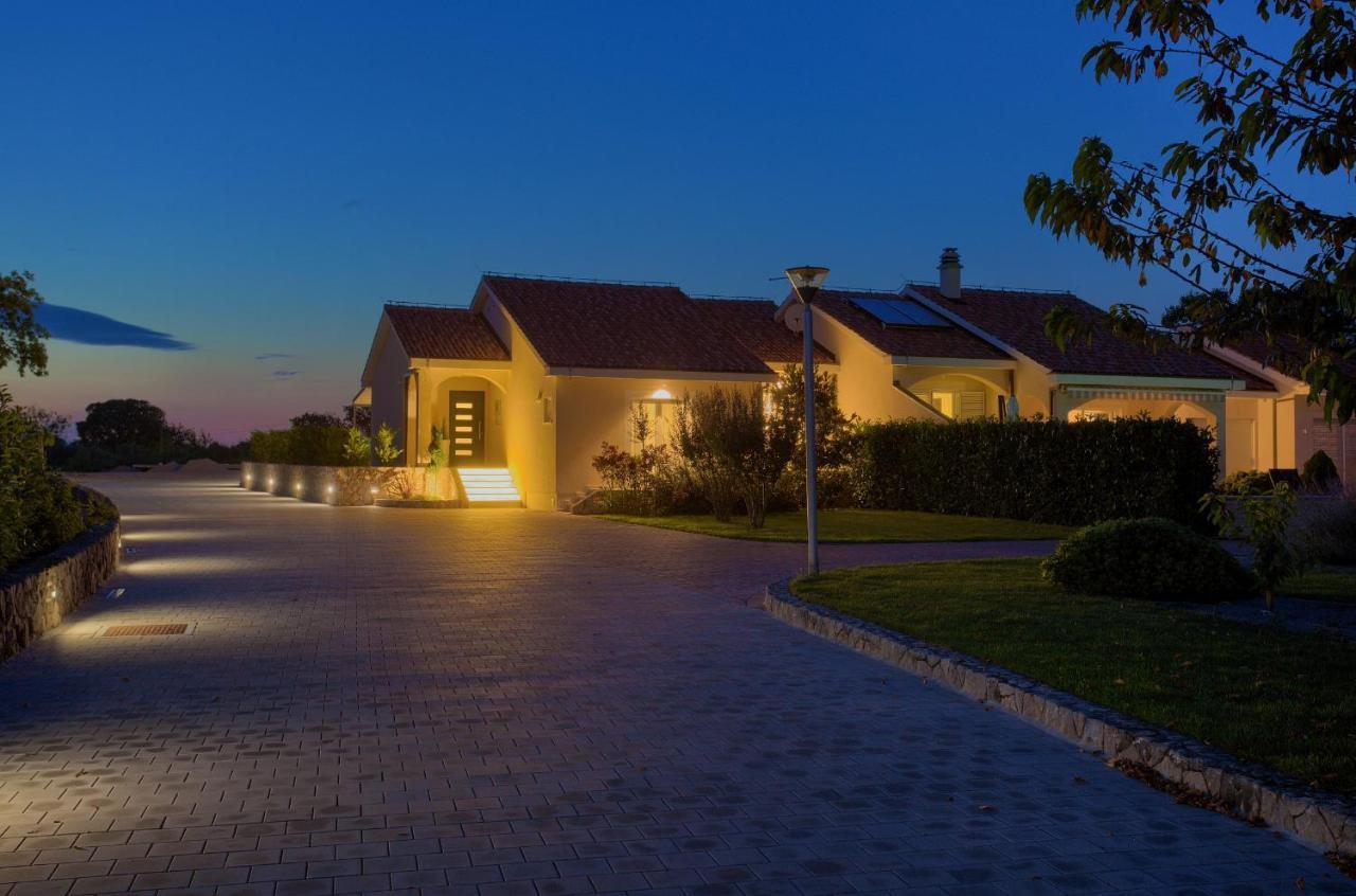 Holiday Home Elegant Vrh  外观 照片