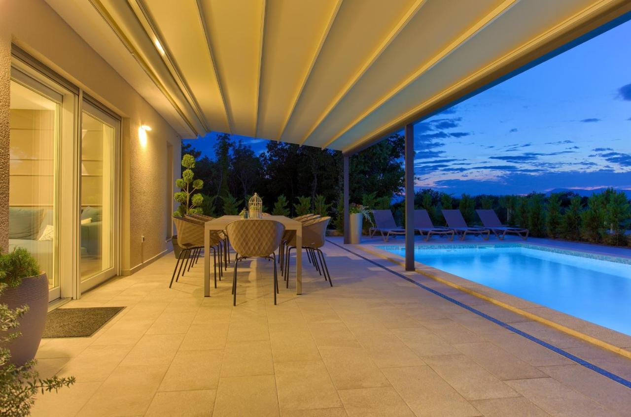 Holiday Home Elegant Vrh  外观 照片