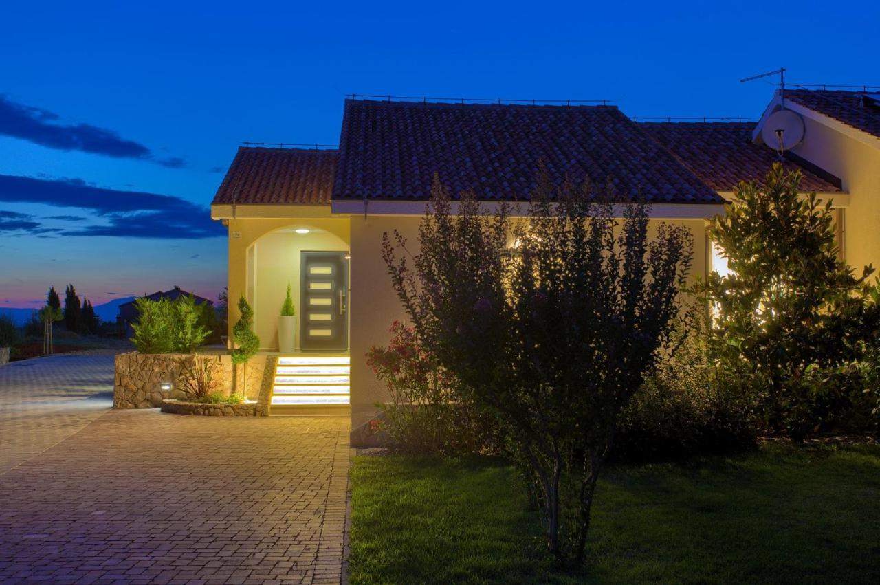 Holiday Home Elegant Vrh  外观 照片
