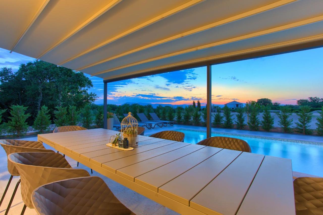 Holiday Home Elegant Vrh  外观 照片